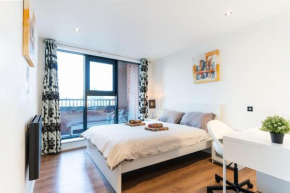 Bright Apartment with Balcony